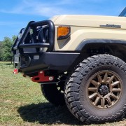Protector Frontal y Carter Paragolpes ARB Duraluminio 8mm ALMONT4WD para Toyota HZJ 76/78/79 2024 en adelante